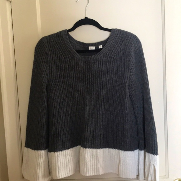 Dark gray and white color block sweater! - Picture 1 of 4